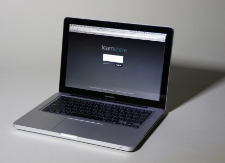 A Macbook Pro laptop with the Teamshare window open.